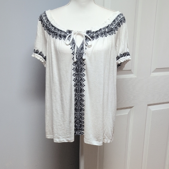 Style & Co. Tops - Style & Co. White Top with Blue Embroidery